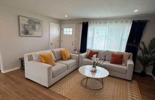 Oak Lawn House | Beautiful 1 story, 3 Bedroom house in Bridgeview