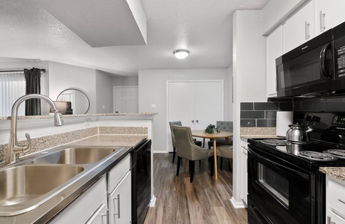 University Hills and Windsor Park Apartment | Beautiful 1BD/1BA in University Hills 0787