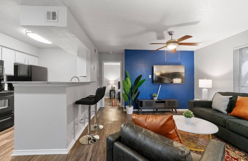 University Hills and Windsor Park Apartment | Beautiful 1BD/1BA in University Hills 3878