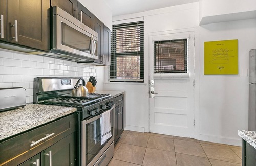 Hyde Park Apartment | Beautiful 1BR Home in Historic Hyde Park Near University of Chicago