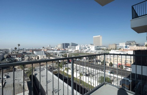 Koreatown Apartment | Beautiful 1BR in K-town w/Balcony (ID113)