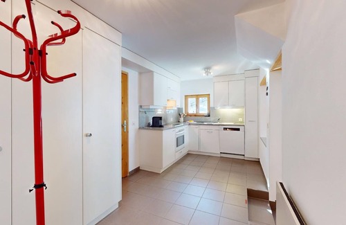 Maloja Apartment | Beautiful 2 1/2-room apartment on the ground floor with private terrace.