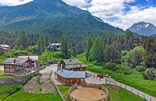 Maloja Apartment | Beautiful 2 1/2-room apartment on the ground floor with private terrace.