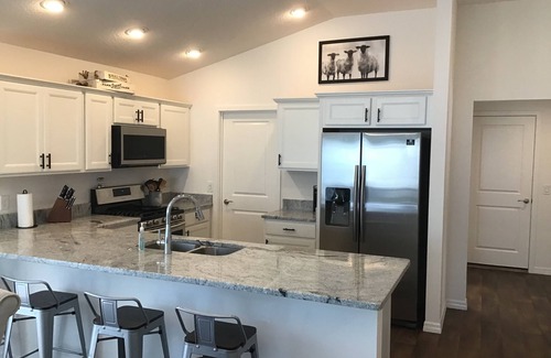 Wildwood House | Beautiful 2/2 Courtyard Villa Located in Linden Isle w/BBQ Grill & FREE WiFi!