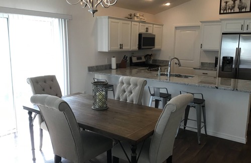 Wildwood House | Beautiful 2/2 Courtyard Villa Located in Linden Isle w/BBQ Grill & FREE WiFi!