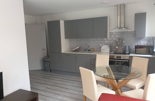 Coulsdon East Apartment | Beautiful 2 bed | 2 bathroom cosy apartment