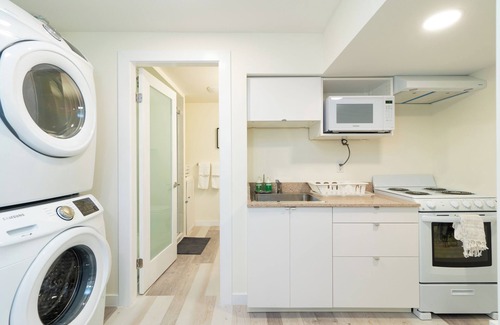 Dundarave House | Beautiful 2-BED Suite in central West Vancouver