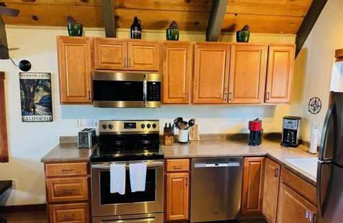 Mammoth Lakes House | Beautiful 2 Bedroom +Loft, 2 Bath - Walk to Village