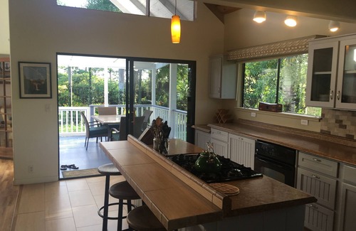 Keaau House | Beautiful 2 Bedroom, 1 bath, full kitchen, secluded acre of gardens