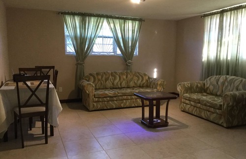 Clermont Apartment | Beautiful 2 bedroom 1 bathroom apartment.