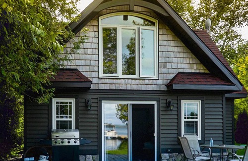 Utterson Cottage | Beautiful 2-Bedroom 2-Bathroom Lakefront Cottage With Spectacular Views