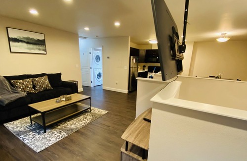 Bayshore - Klatt Apartment | Beautiful 2 bedroom apartment with private garage