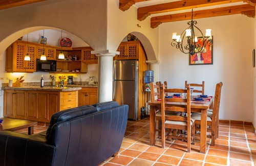 Nopolo House | Beautiful 2 bedroom home in Founder - A close walk to the beach and Wine cellar