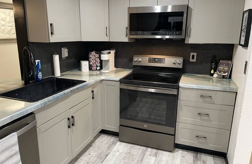 Northwest Orlando House | BEAUTIFUL 2 bedroom, LUXURY backyard & amenities