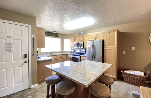 Harbor Village Condo | Beautiful 2 Bedroom Tennis View Condo 201