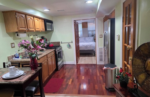 Dupont Circle Apartment | Beautiful 2-BR Apt Sleeps 5 Fabulous Location Historic Street Family-friendly