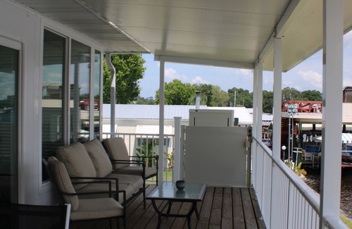 Welaka House | Beautiful 2 Story Home, w/Lift to 2nd Floor Balcony, on St Johns River Sleeps 10