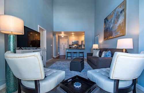Belltown Condo | Beautiful 2 Story Penthouse @ the Heart of Seattle! with Pool and Free Parking