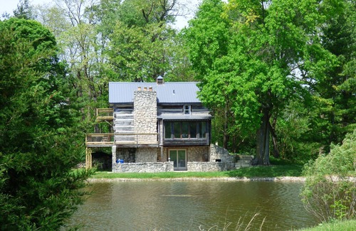 Acton Cabin | Beautiful, 200 year old Log home - Secluded, 30 Min. from Downtown