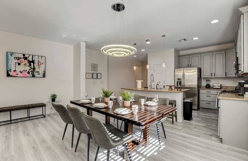 Enterprise House | ❤️Beautiful 2000sqft 4BR LV Home Perfect For Groups