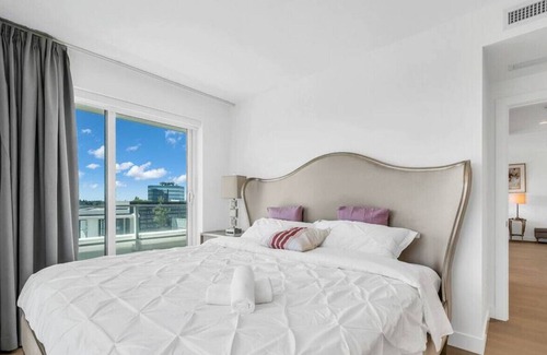 Richmond City Centre Apartment | Beautiful 2B+2B Condo Richmond
