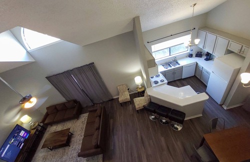 Hancock Apartment | Beautiful 2bd/2ba 5 Mins to UT 3393