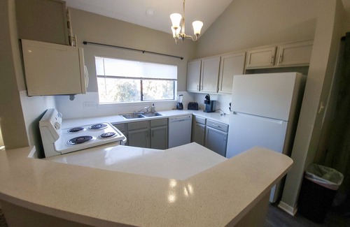 Hancock Apartment | Beautiful 2bd/2ba 5 Mins to UT 3393