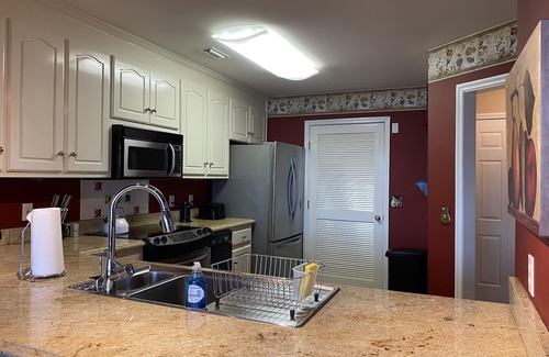 Abbeville House | Beautiful 2BR/2.5 BA - Lakefront, Private Dock & Boat Ramp. Starlink Internet.