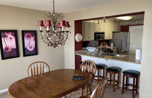Abbeville House | Beautiful 2BR/2.5 BA - Lakefront, Private Dock & Boat Ramp. Starlink Internet.