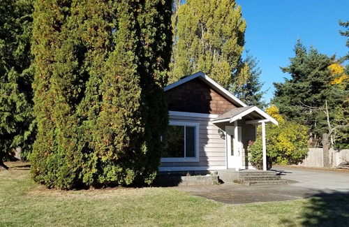 Bellingham House | Beautiful 2BR/2BA Spacious Home in an Amazing Location - Rare Gem!