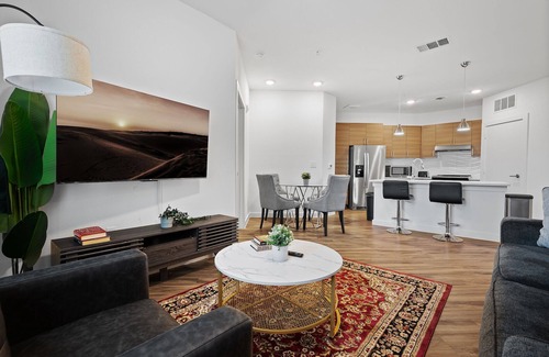 Riverside Apartment | Beautiful 2BR in Riverside 6275
