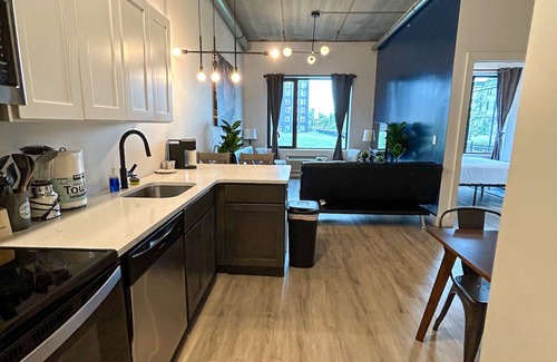 Elizabeth Apartment | Beautiful 2BR Next to Airport 1984
