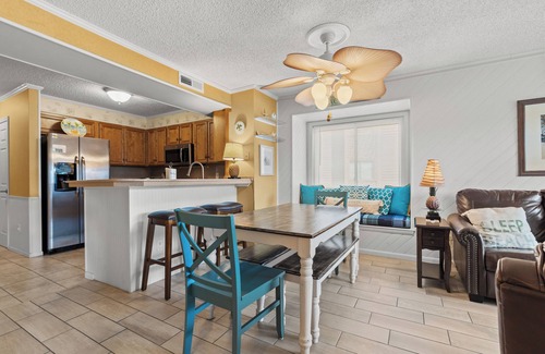 Ash Condo | Beautiful 2nd Row Condo + Free Attraction Tickets!