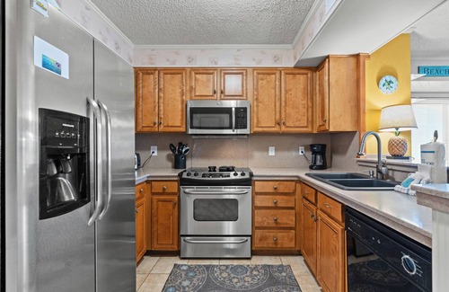 Ash Condo | Beautiful 2nd Row Condo + Free Attraction Tickets!