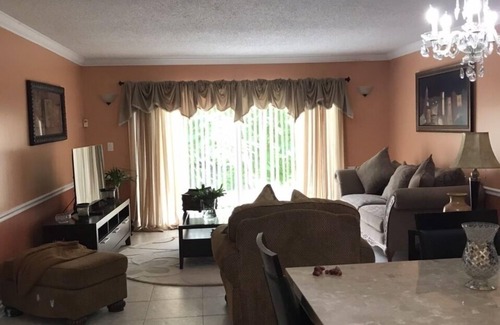 Lauderhill House | Beautiful 3/2 Townhouse