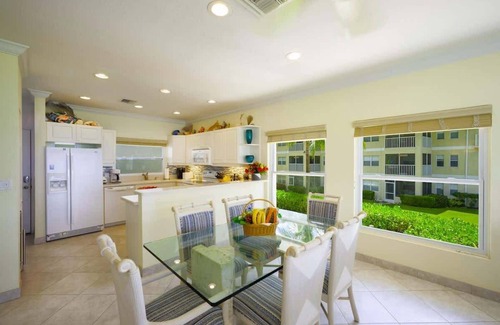 Seven Mile Beach Condo | Beautiful 3 Bdr Oceanfront 7 Mile Beach Condo