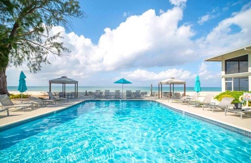 Seven Mile Beach Condo | Beautiful 3 Bdr Oceanfront 7 Mile Beach Condo