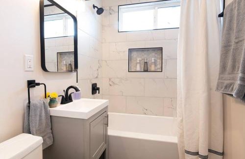 Valley Glen House | Beautiful 3 Bed 1 Bath Designer Home + Hot Tub