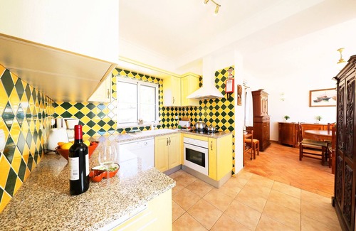 Santa Catarina da Fonte do Bispo Villa | Beautiful 3 bed Family Villa W/Pool, Tranquil Rural nr village .