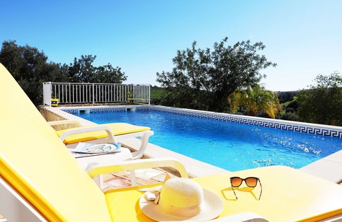Santa Catarina da Fonte do Bispo Villa | Beautiful 3 bed Family Villa W/Pool, Tranquil Rural nr village .