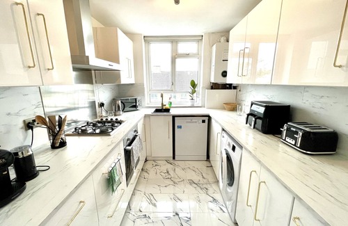 Swiss Cottage Apartment | Beautiful 3-bed flat at Swiss Cottage