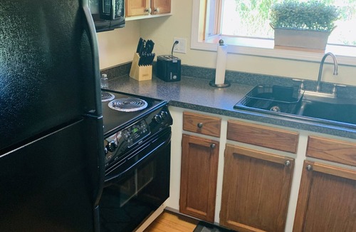 Keizer House | Beautiful 3 bedroom/2 bath + bonus room!