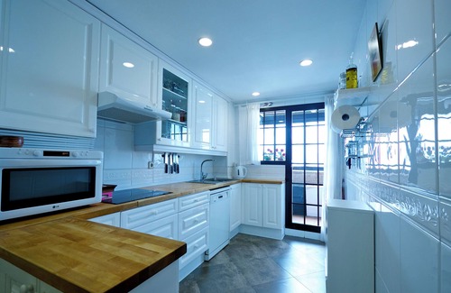 Majadahonda Apartment | Beautiful 3 Bedroom apartment very near Madrid city, Wifi, AC, Pool, Paddle.