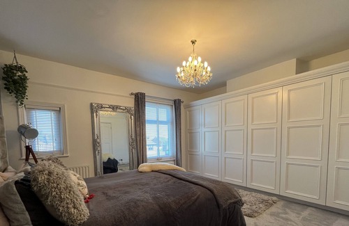 Ossett House | Beautiful 3 Bedroom Home. Entire House