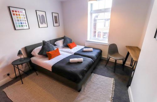 Hillsborough House | Beautiful 3 Bedroom House - Sleeps 5 Free Parking