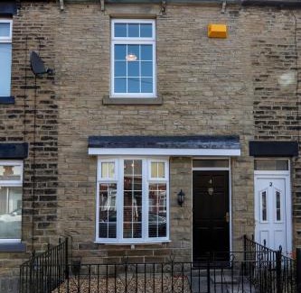 Hillsborough House | Beautiful 3 Bedroom House - Sleeps 5 Free Parking