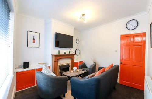 Hillsborough House | Beautiful 3 Bedroom House - Sleeps 5 Free Parking