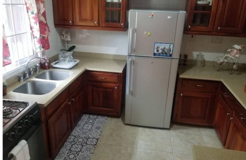 Mandeville House | Beautiful 3 bedroom Townhouse- 1.2km Town Center