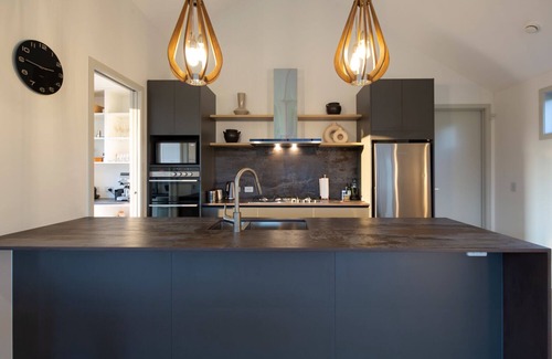 Kawarau Falls House | Beautiful 3 bedroom home | Hot Tub | Stunning View