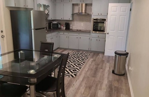 Forest Park House | Beautiful 3-Bedroom, Relaxing Stay in Morrow
